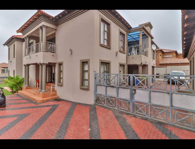 3 BEDROOM PROPERTY TO RENT IN LADY SELBORNE